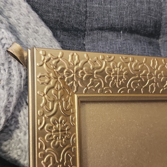 Marilyn Monroe Nude Vogue Gold Glittered Sheets 8x10 Framed Ornate Gold 10x12 - Picture 3 of 3